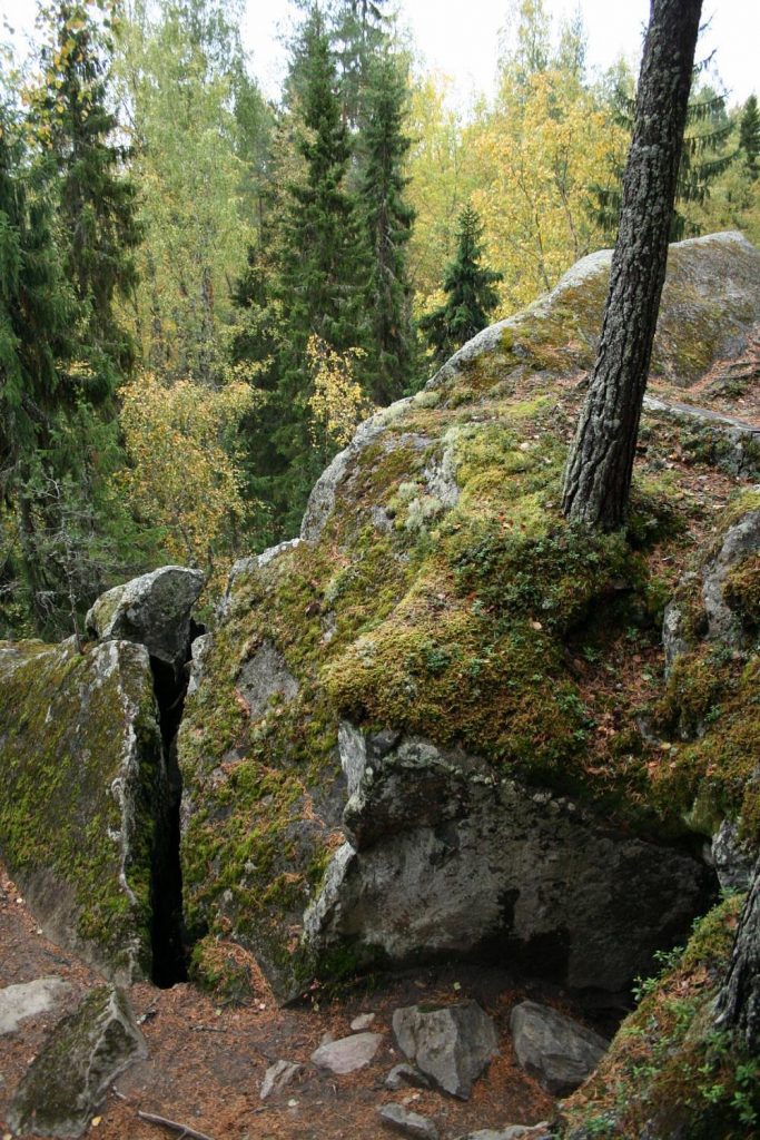 Пещера Пирункиркко (Церковь Дьявола) в Финляндии