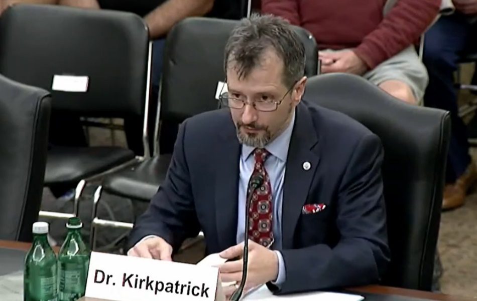 Шон Киркпатрик - американский физик по лазерам и материалам, первый директор Управления по разрешению общедоменных аномалий Министерства обороны США 