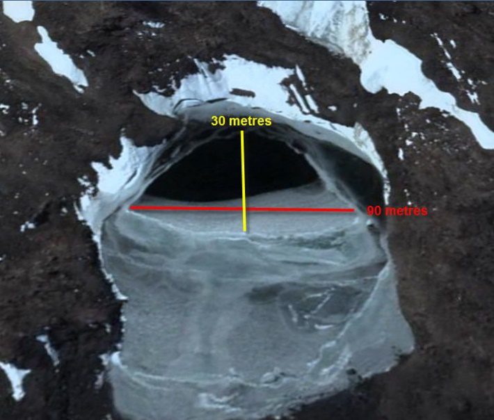 Таинственная пещера в Антарктиде